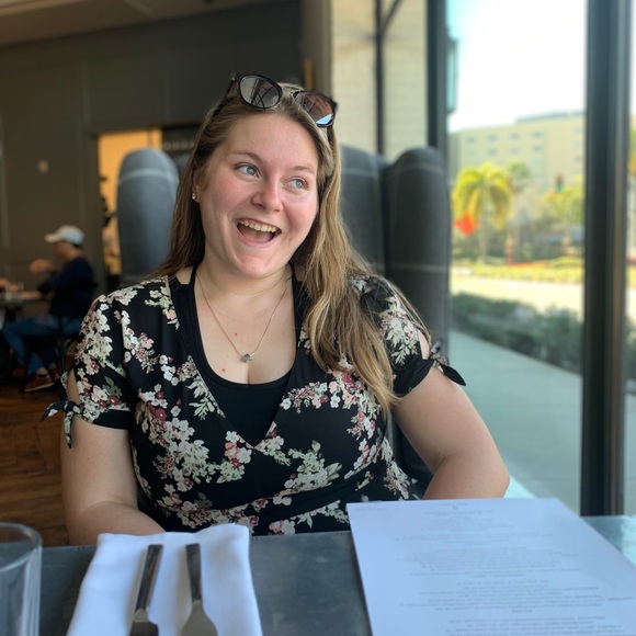 Meet your Posher - Picture 2 of 8